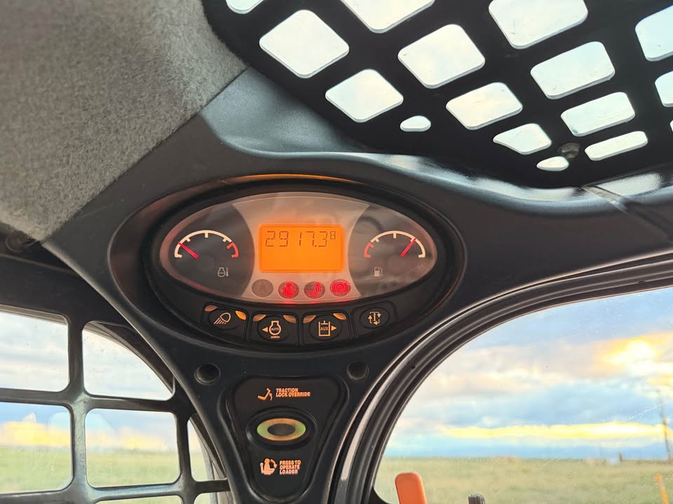 2015 Bobcat Skidsteer 2 Speed with Quick Attach Cab AC and Heat S590